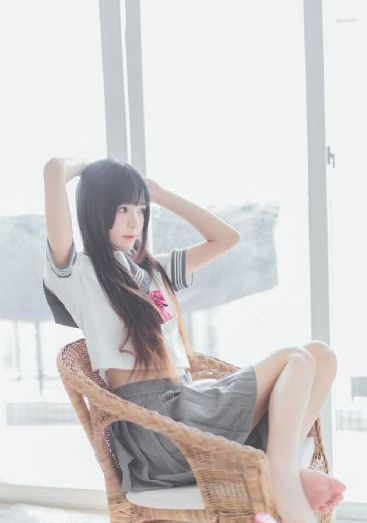一个女