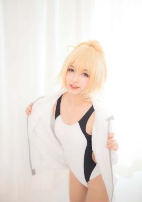 《年轻的阿姨》